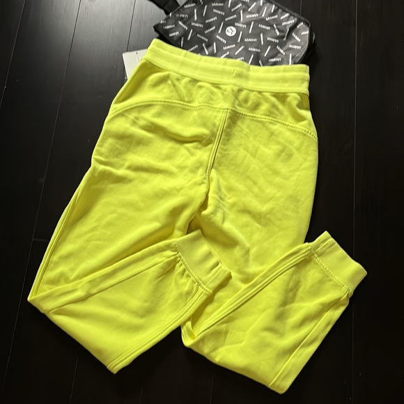 LULULEMON SCUBA HR JOGGER NEON WASH HIGHLIGHTER YELLOW (NGD3) SZ 6 NWT - Picture 3 of 7